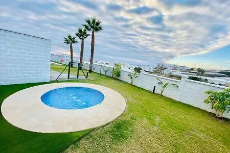 Nuevo Y Moderno Con Piscina